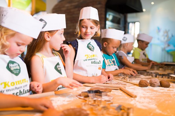 trip with children is very exciting, funny and enjoyable at children's bakery.