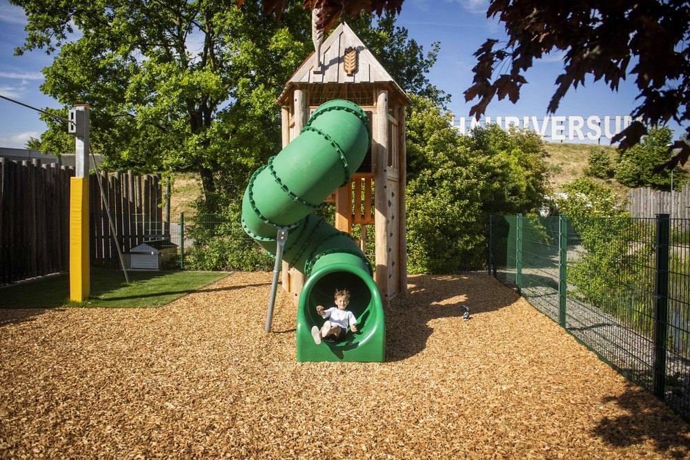 Der Rutschenturm am Kinderspielplatz
