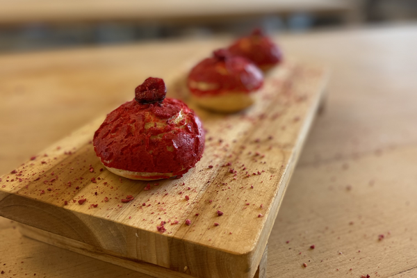 Éclairs mit fruchtigem Lemon Curd